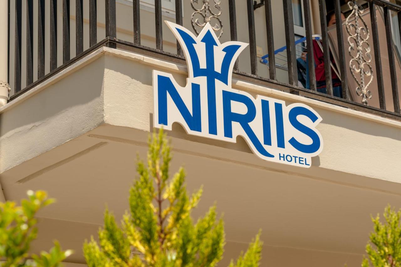 Niriis Hotel カト・ダラトソ エクステリア 写真