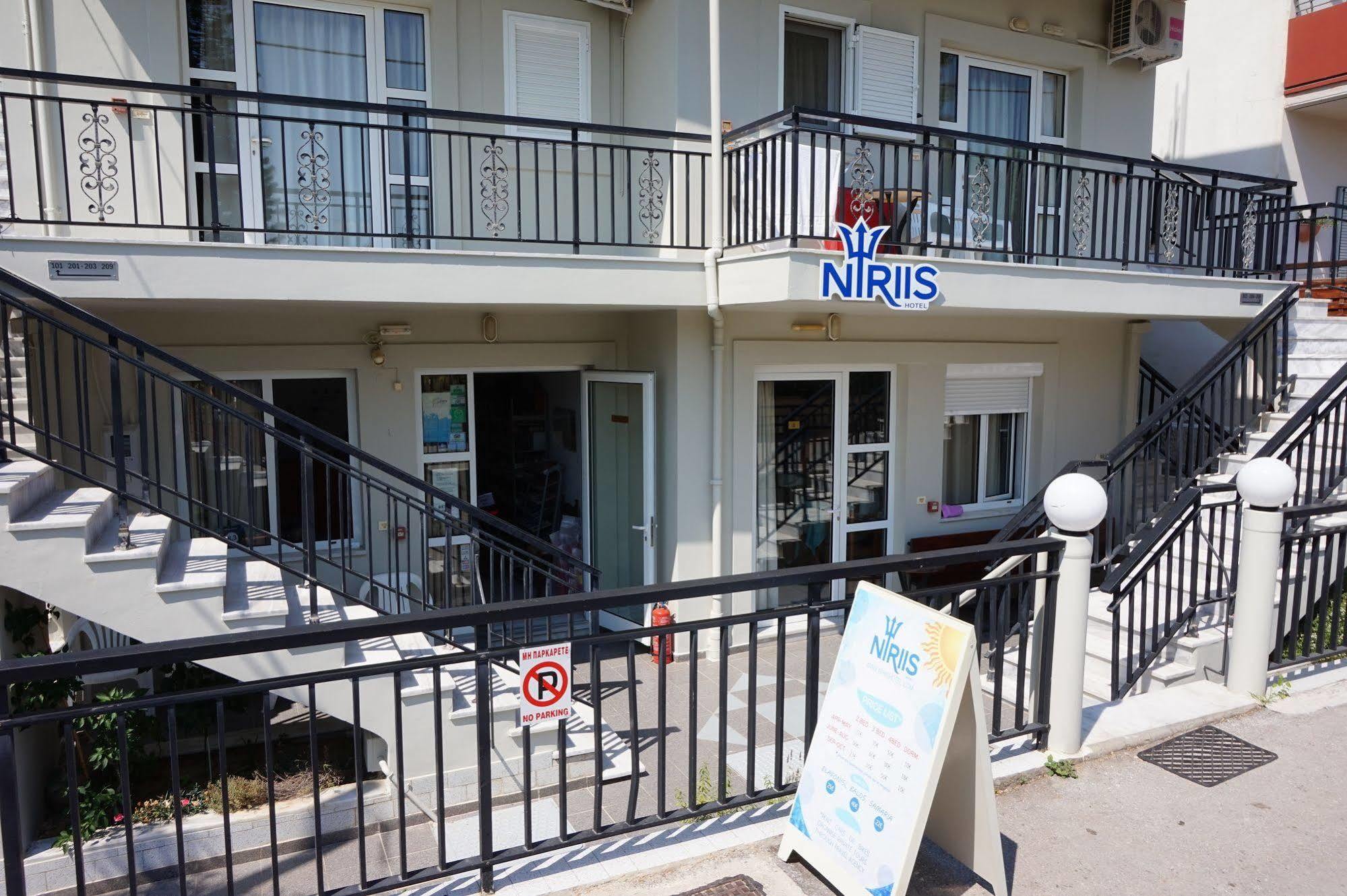 Niriis Hotel カト・ダラトソ エクステリア 写真